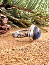 Load image into Gallery viewer, Trillium Labradorite Ring Size 9 1/4