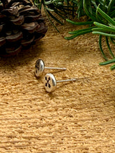 Load image into Gallery viewer, Pebble Arrow Stud Earrings