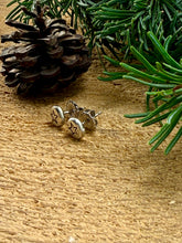 Load image into Gallery viewer, Pebble Star Stud Earrings