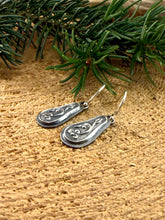 Load image into Gallery viewer, Vining Flower Drop Earrings