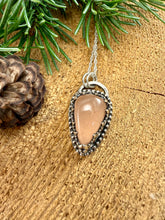 Load image into Gallery viewer, Rose Quartz Pendant