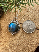 Load image into Gallery viewer, Labradorite Pendant