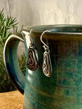 Load image into Gallery viewer, Vining Flower Drop Earrings