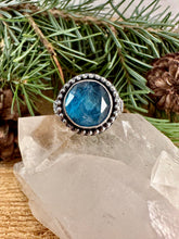 Load image into Gallery viewer, Neon Apatite Ring Size 9 1/2