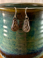 Load image into Gallery viewer, Vining Flower Drop Earrings