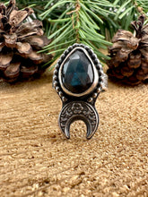 Load image into Gallery viewer, Labradorite Moon Ring Size 7