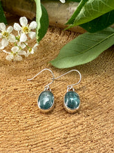 Load image into Gallery viewer, Green Kyanite Drop Earrings