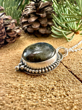 Load image into Gallery viewer, Labradorite Pendant
