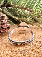 Load image into Gallery viewer, Trillium Labradorite Ring Size 9 1/4