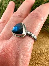 Load image into Gallery viewer, Trillium Labradorite Ring Size 9 1/4